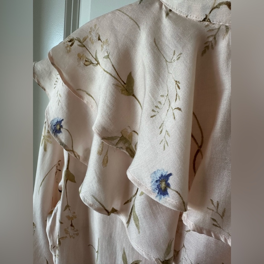H&M Flounced Floral Peach 🍑 Ruffle Blouse. - Picture 5 of 11